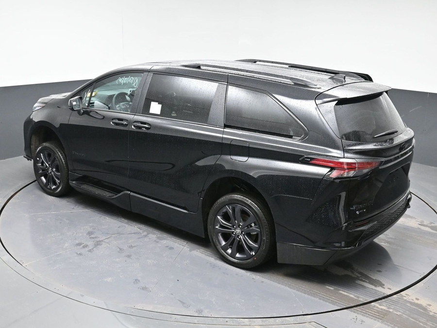 New 2025 Toyota Sienna Hybrid XSE Sport - BraunAbility Side Entry Entry Fold Out Automatic Ramp