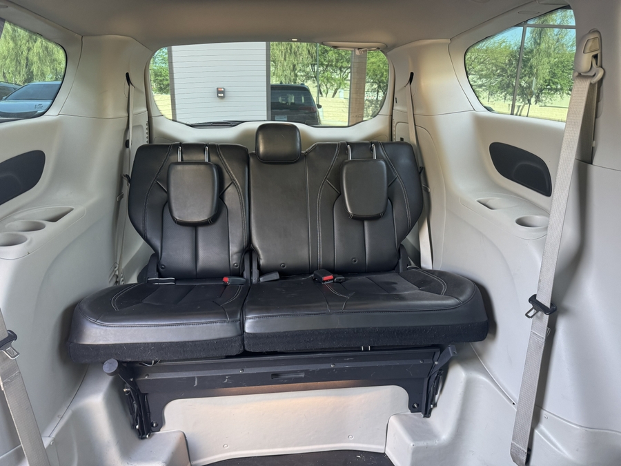 Used 2021 Chrysler Voyager LXi - BraunAbility Side Entry Fold Out Automatic Ramp
