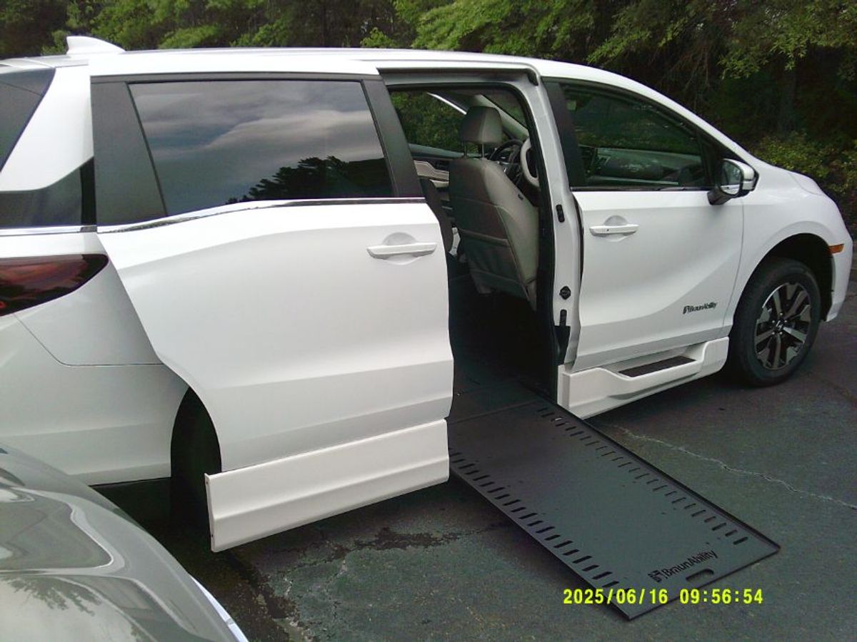 2025 Honda Odyssey EX-L's photo