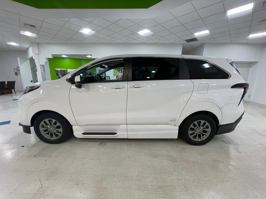 2023 Toyota Sienna LE