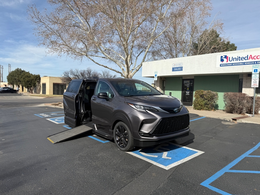 Used 2022 Toyota Sienna Hybrid XSE - VMI Side Entry Entry In Floor Automatic Ramp