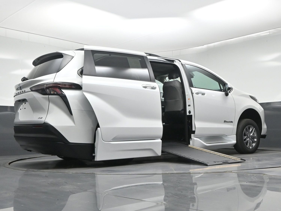 White Toyota Sienna image number 10