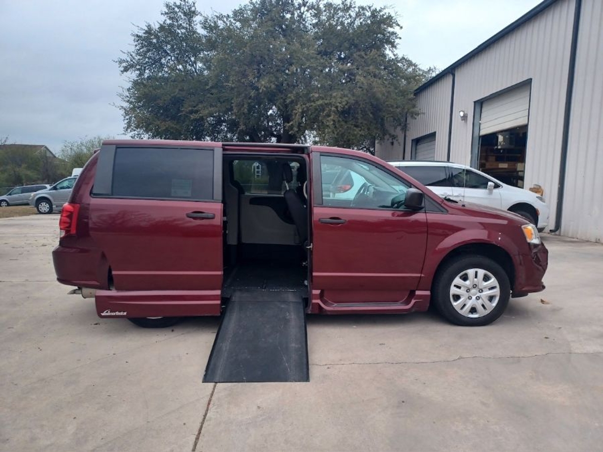2019 Dodge Grand Caravan SE's photo