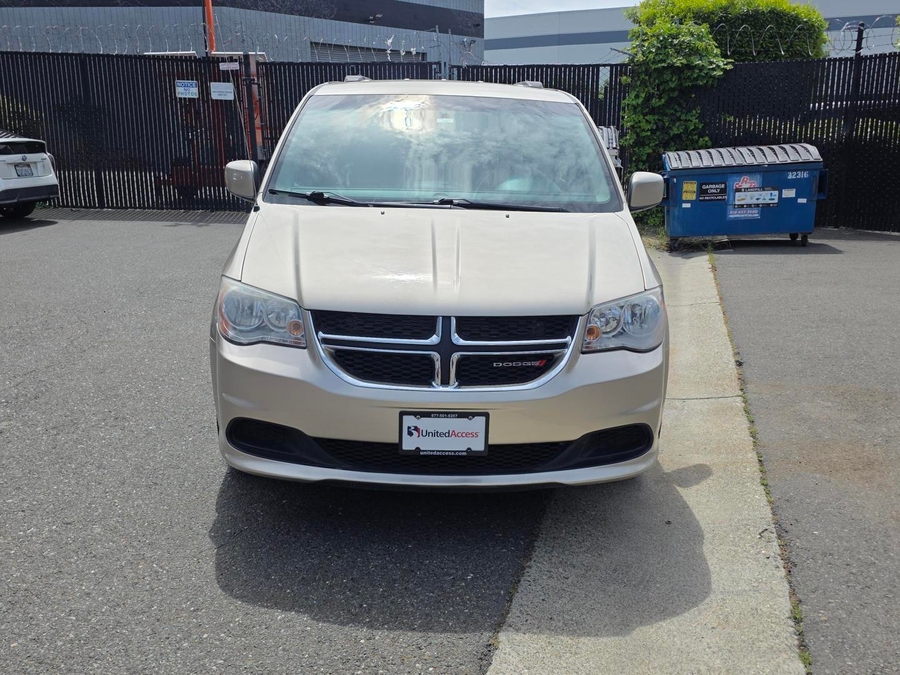 Used 2014 Dodge Grand Caravan SXT - BraunAbility Side Entry Entry Fold Out Automatic Ramp