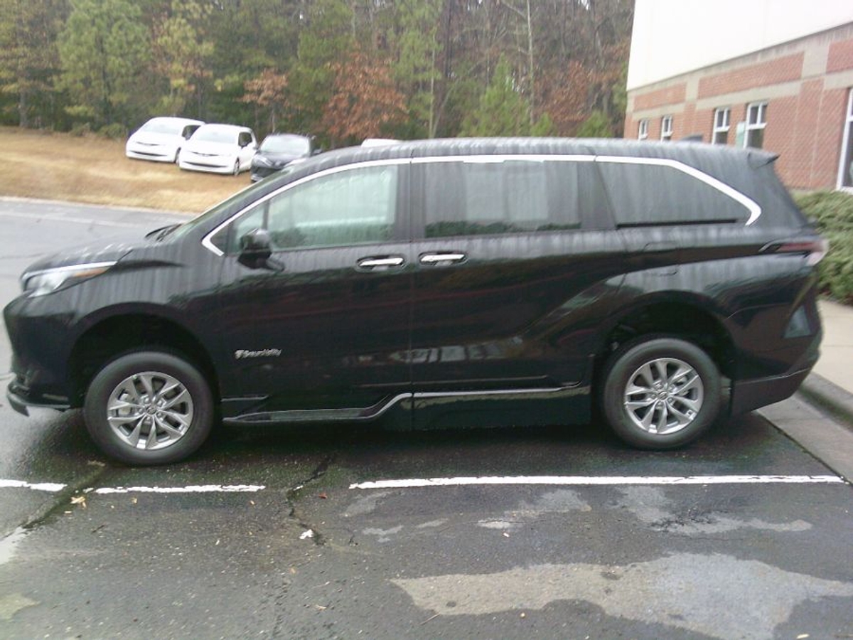 2025 TOYOTA SIENNA - Image 5