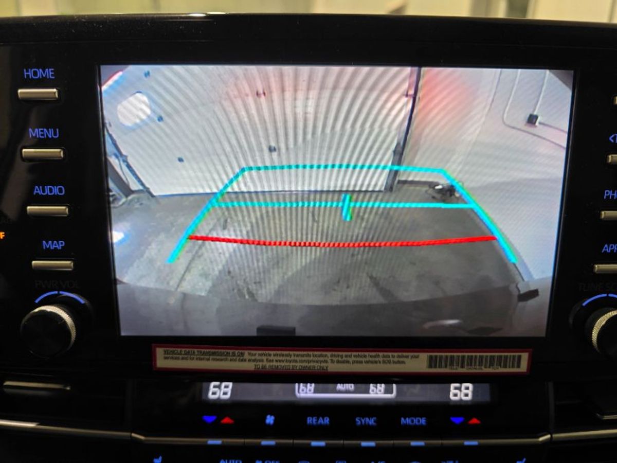 Grey Toyota Sienna image number 30