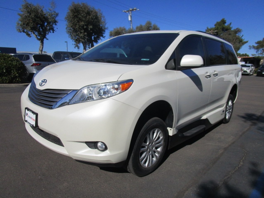 Used 2017 Toyota Sienna XLE Base - VMI Side Entry Entry In Floor Automatic Ramp