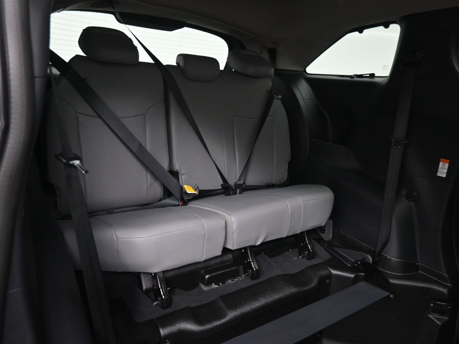 Grey Toyota Sienna image number 9