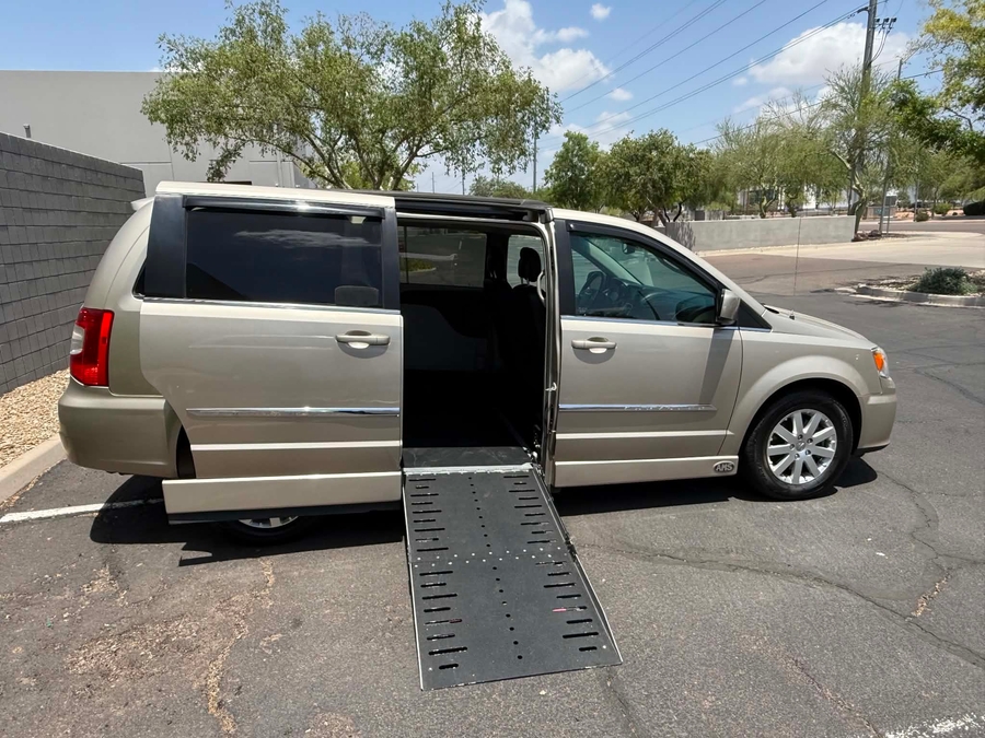 Used 2015 Chrysler Town and Country Touring - AMS Side Entry Entry Fold Out Automatic Ramp