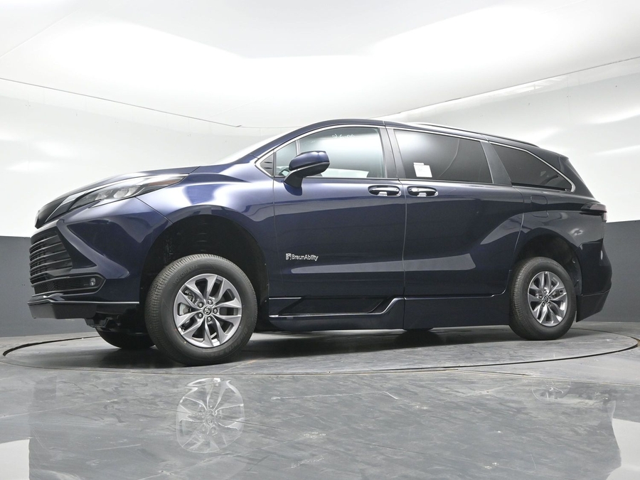 2026 Toyota Sienna XLE - Photo 16