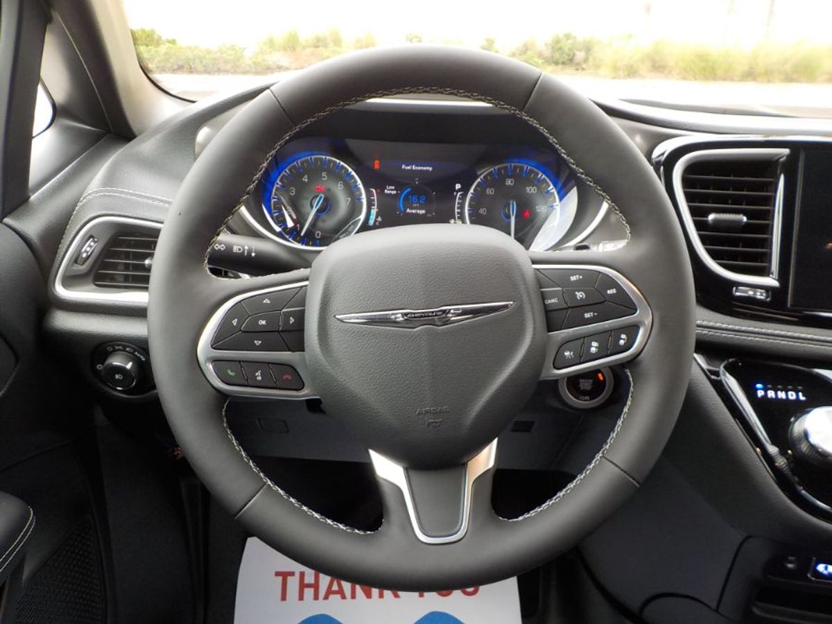 2025 CHRYSLER PACIFICA - Image 35