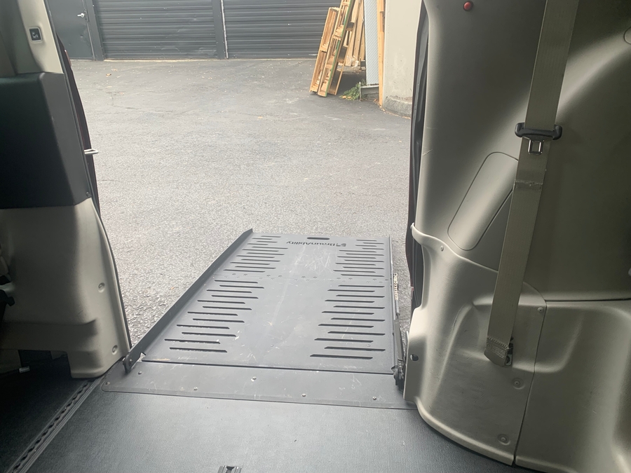 Used 2022 Chrysler Pacifica Touring L - BraunAbility Side Entry Fold Out Automatic Ramp