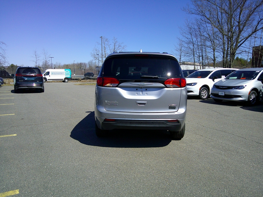 Silver Chrysler Pacifica image number 5