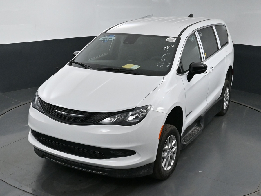 New 2025 Chrysler Voyager LX w MID ROW SEAT - BraunAbility Commercial Side Entry In Floor Manual Ramp