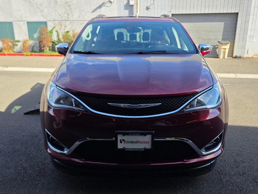 Used 2018 Chrysler Pacifica Limited - BraunAbility Side Entry Fold Out Automatic Ramp