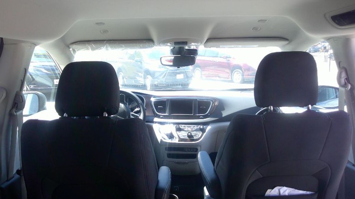 2024 CHRYSLER VOYAGER - Image 13