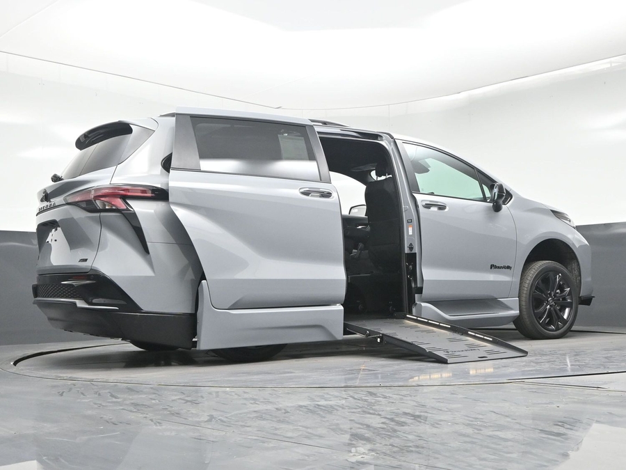 New 2026 Toyota Sienna Hybrid XSE Sport - BraunAbility Side Entry Fold Out Automatic Ramp