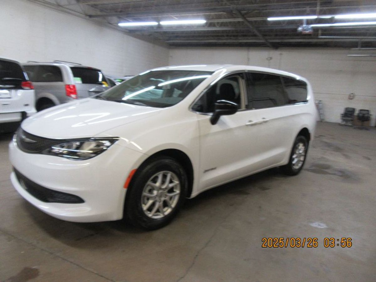 2024 CHRYSLER VOYAGER - Image 12