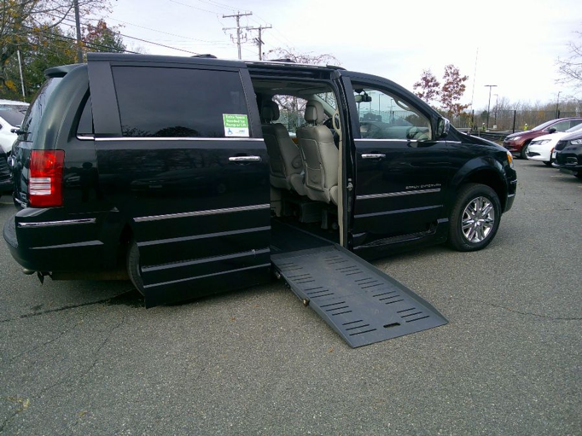 2010 Chrysler Town & Country Limited