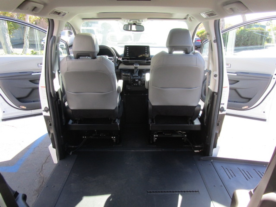 Used 2022 Toyota Sienna Hybrid XLE Base - BraunAbility Side Entry Entry Fold Out Automatic Ramp
