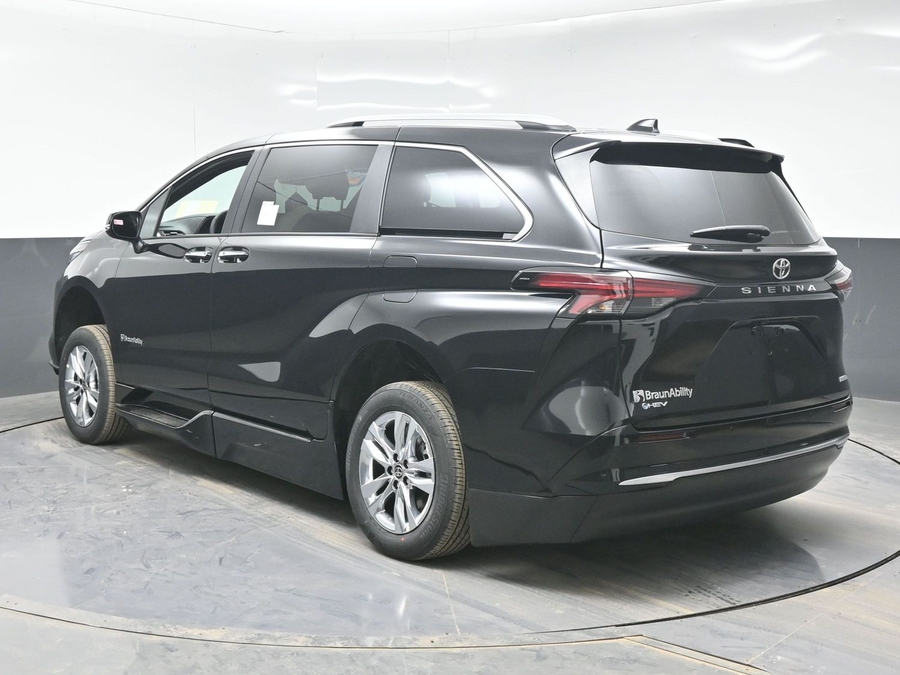New 2026 Toyota Sienna Hybrid Limited - BraunAbility Side Entry Fold Out Automatic Ramp