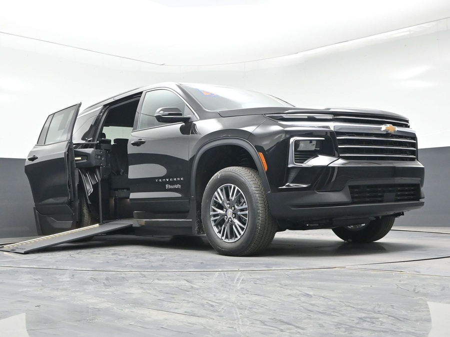 New 2026 Chevrolet Traverse 1LT - BraunAbility Side Entry Entry In Floor Automatic Ramp