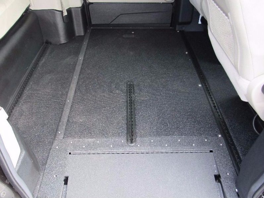 Grey Dodge Grand Caravan image number 14