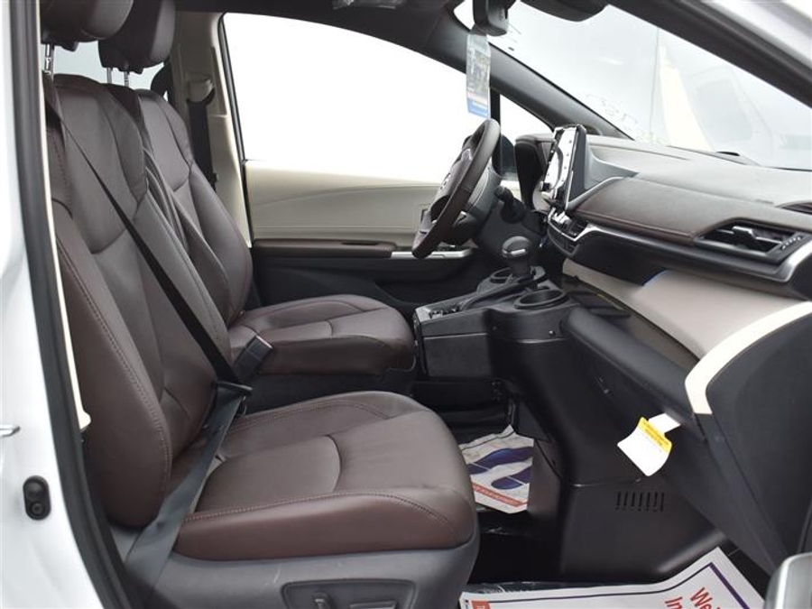 New 2025 Toyota Sienna Hybrid Platinum - BraunAbility Side Entry Entry Fold Out Automatic Ramp