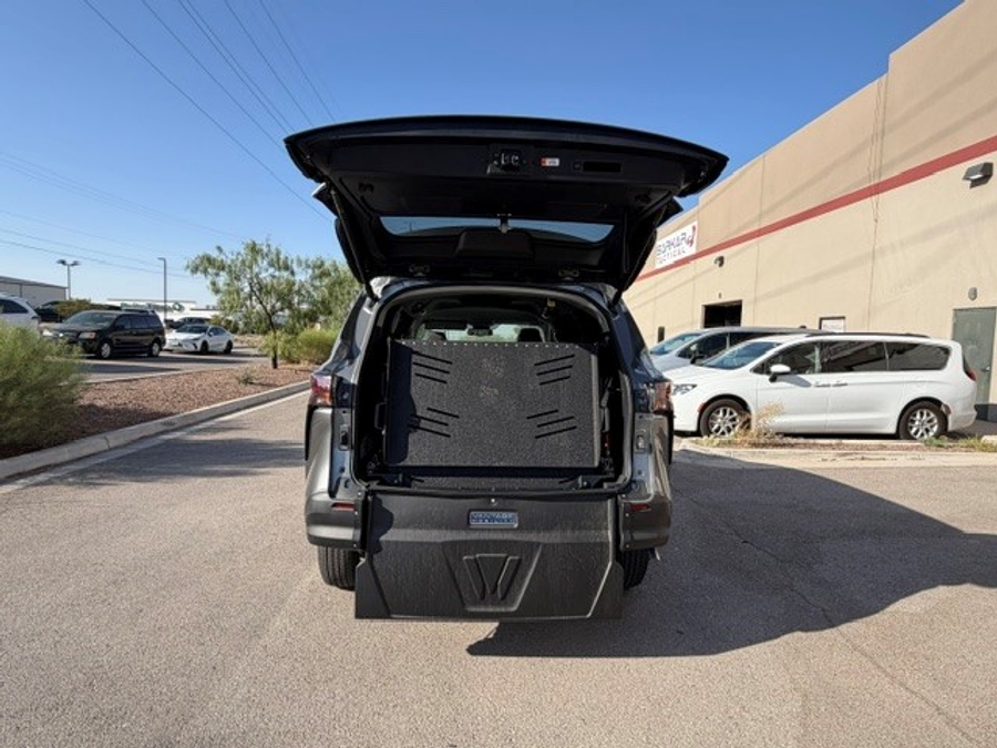 New 2026 Toyota Sienna Hybrid LE - Vantage Mobility Rear Entry Fold Out Manual Ramp