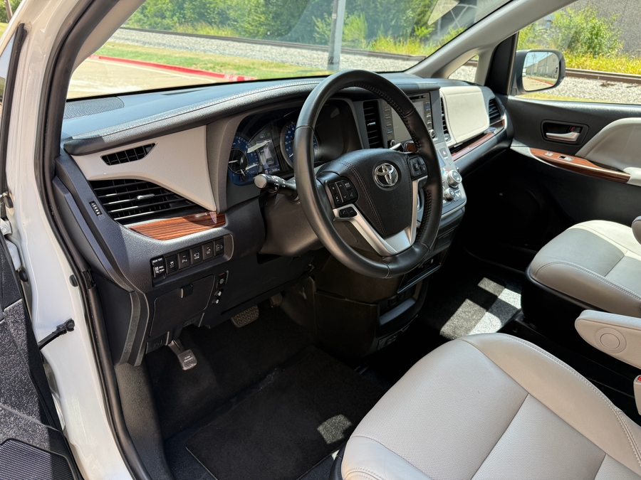 Used 2020 Toyota Sienna Limited - VMI Side Entry In Floor Automatic Ramp