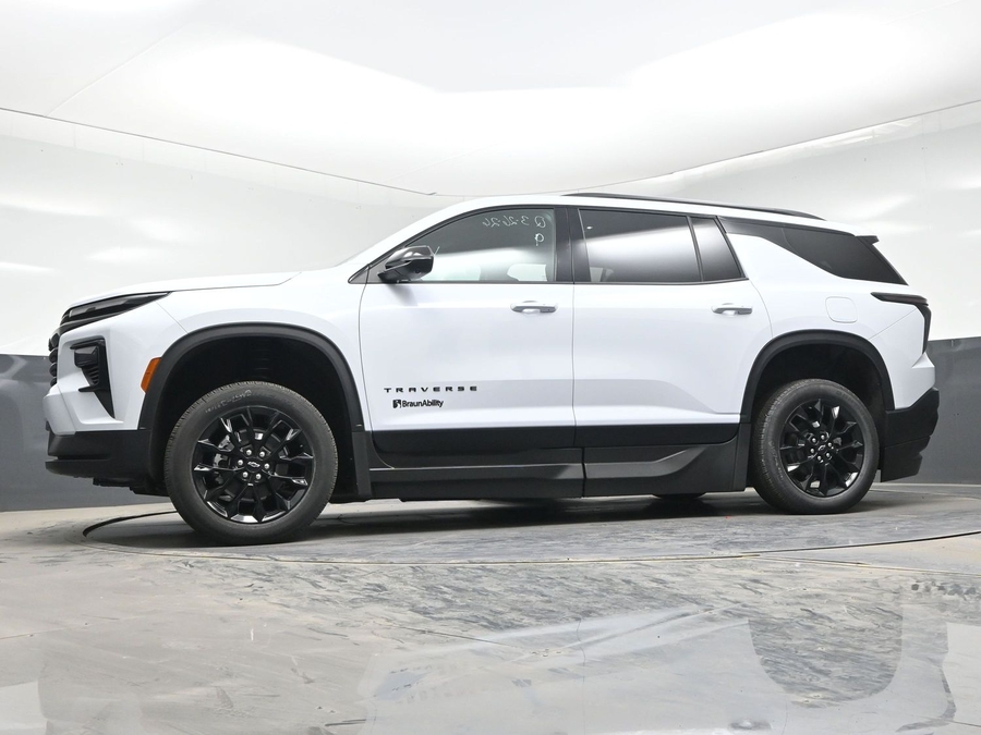 New 2026 Chevrolet Traverse 1LT Midnight - BraunAbility Side Entry Entry In Floor Automatic Ramp