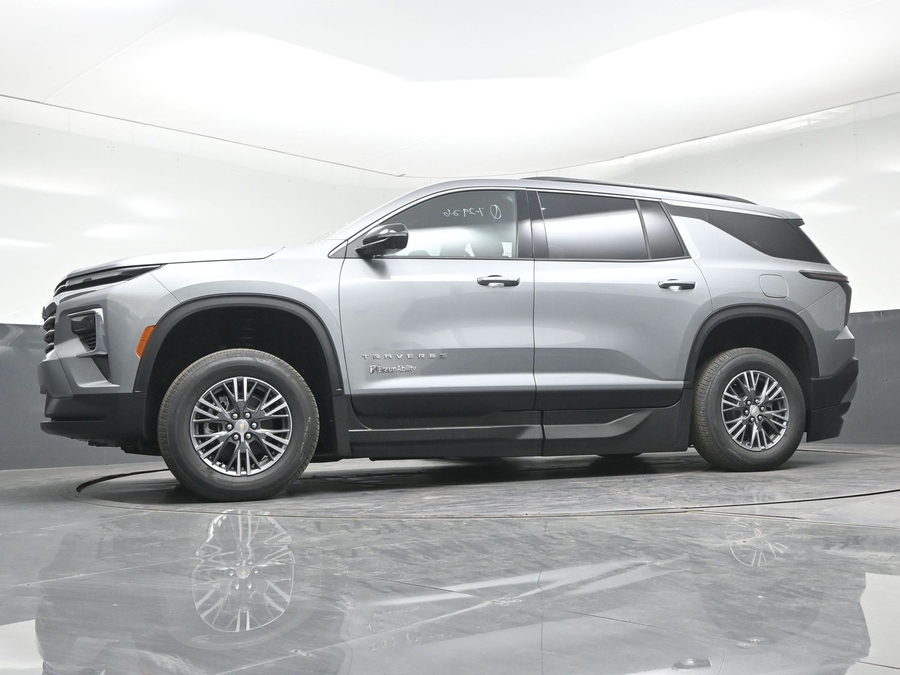 New 2026 Chevrolet Traverse 1LT - BraunAbility Side Entry In Floor Automatic Ramp