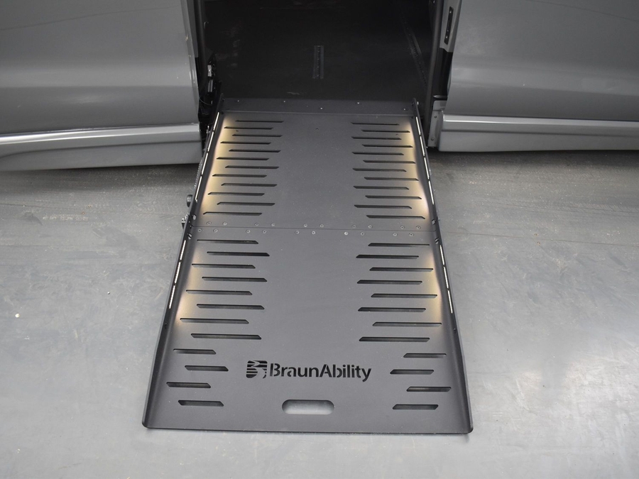 New 2025 Chrysler Pacifica Select Safety - BraunAbility Side Entry Entry Fold Out Automatic Ramp