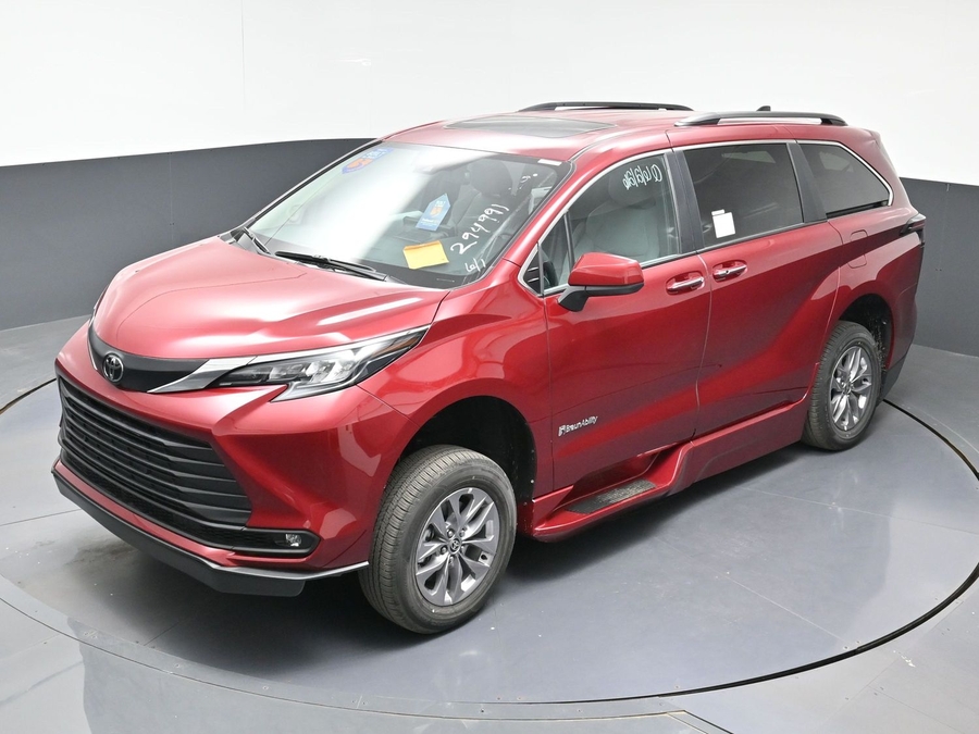 New 2026 Toyota Sienna Hybrid XLE Add - BraunAbility Side Entry In Floor Automatic Ramp