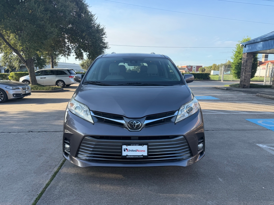 Used 2020 Toyota Sienna XLE - BraunAbility Side Entry Fold Out Automatic Ramp