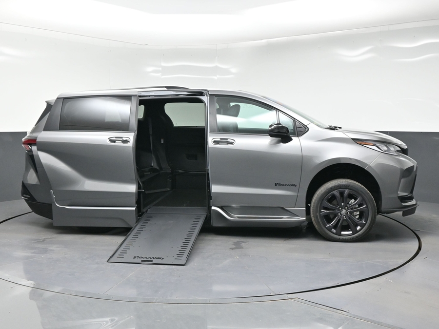 New 2026 Toyota Sienna Hybrid XSE Sport - BraunAbility Side Entry In Floor Automatic Ramp