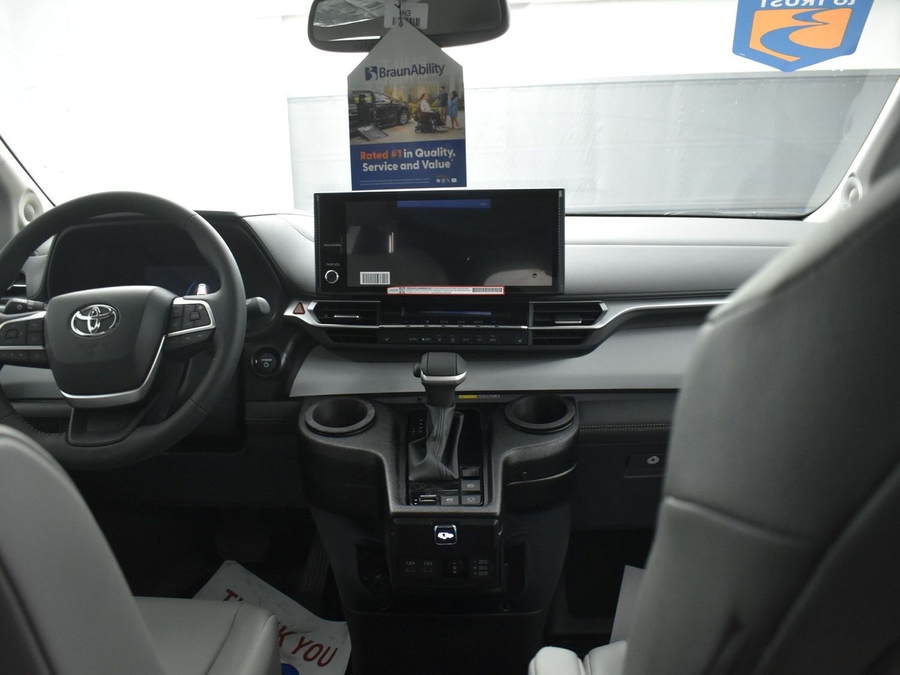 New 2025 Toyota Sienna Hybrid XLE Plus - BraunAbility Side Entry Entry Fold Out Automatic Ramp