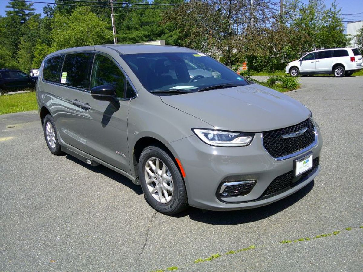 Chrysler Pacifica gris imagen numero 2