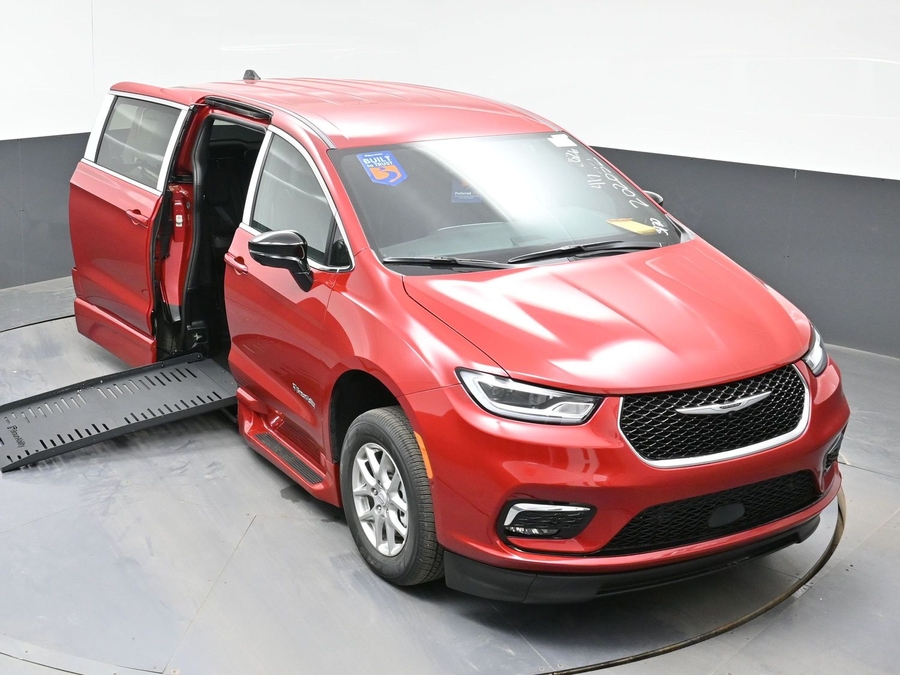 Red Chrysler Pacifica image number 21