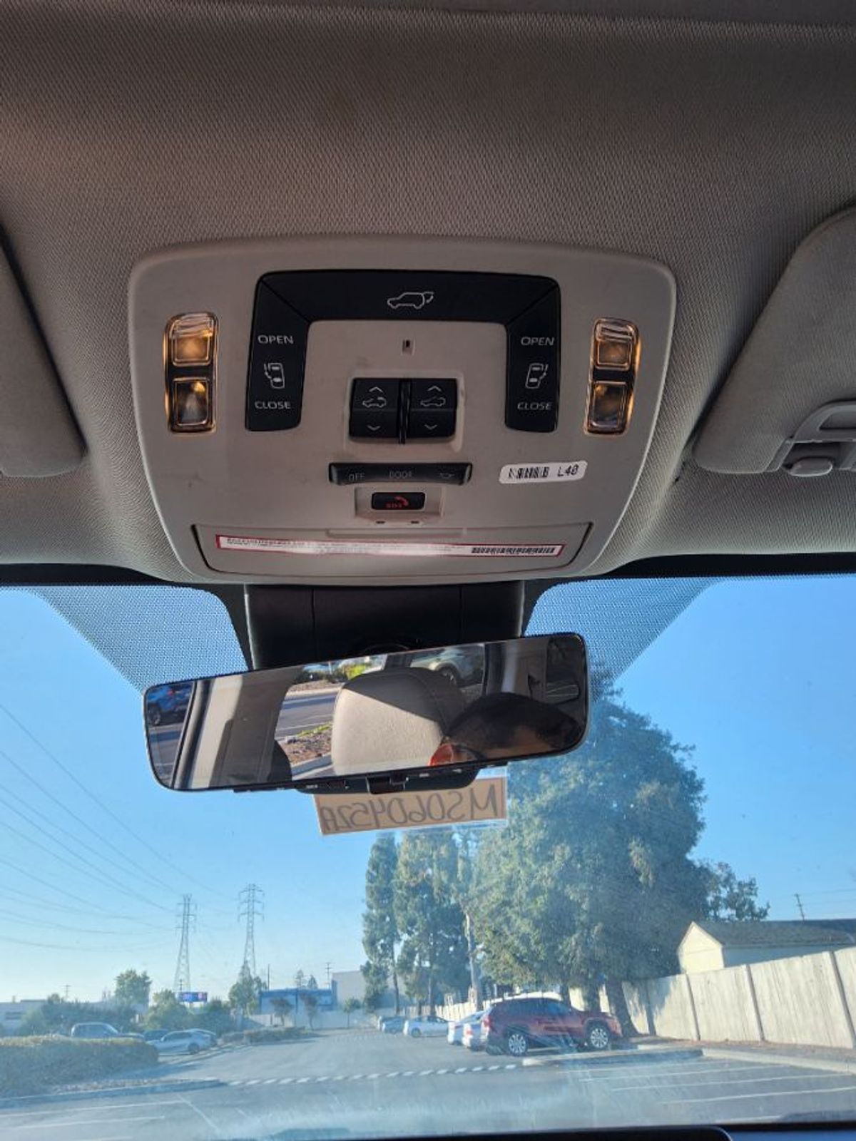 Grey Toyota Sienna image number 11