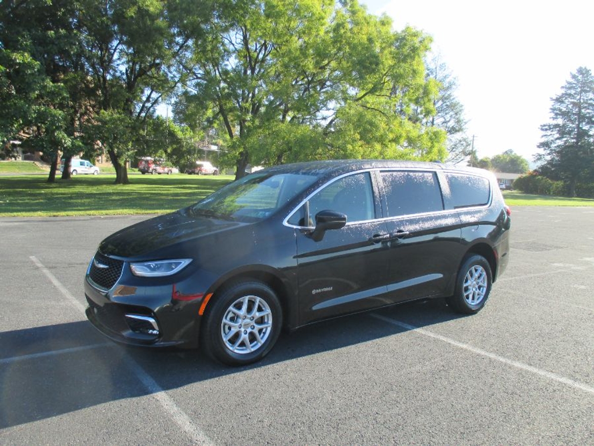 2023 CHRYSLER PACIFICA - Image 8