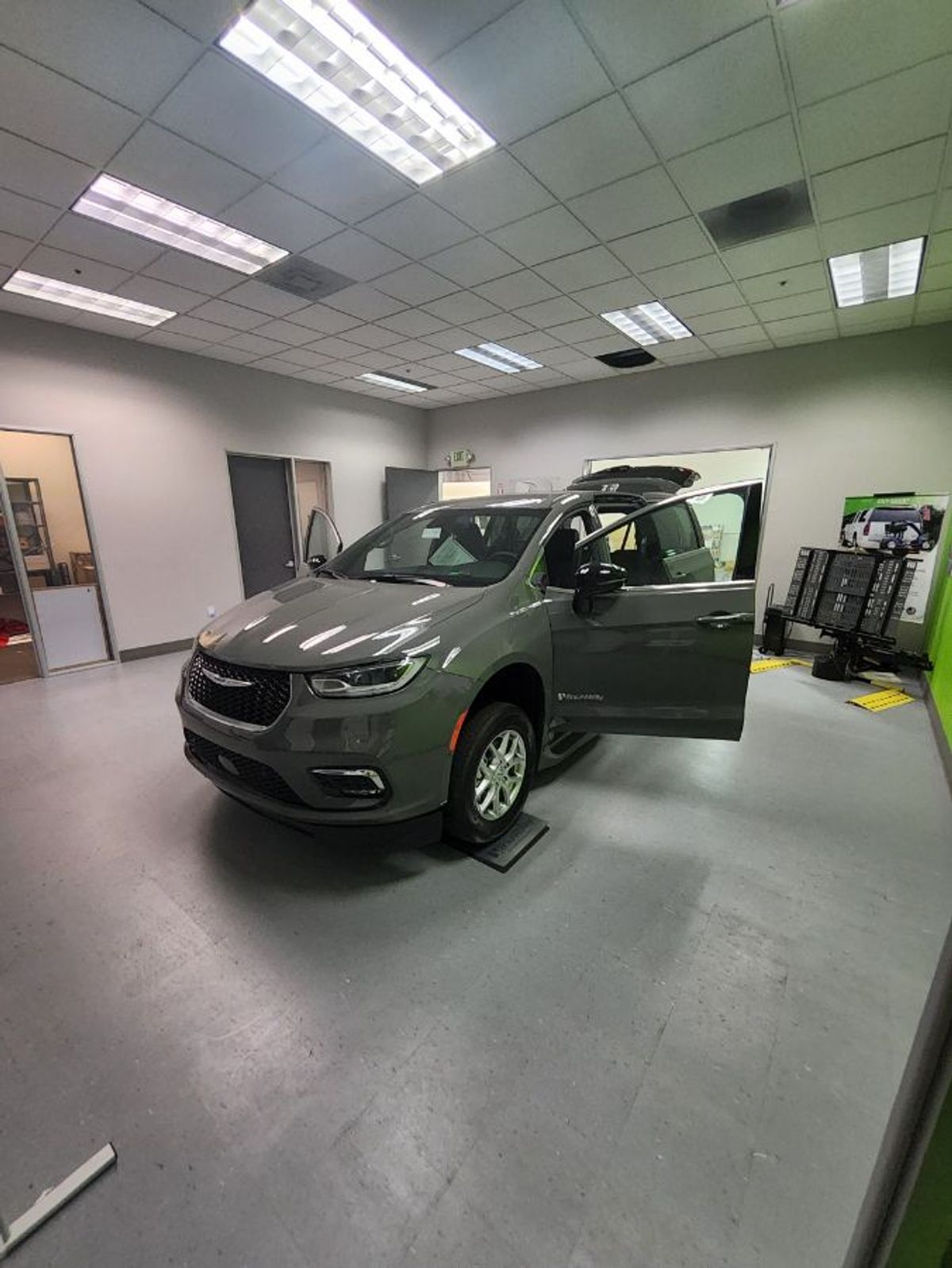 2025 CHRYSLER PACIFICA - Image 5