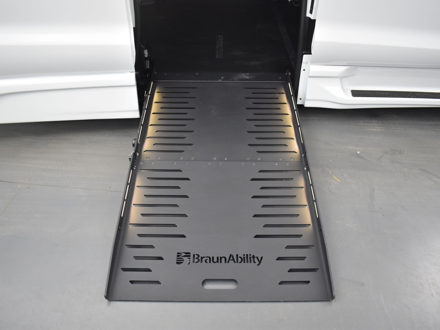 White Chrysler Pacifica image number 8