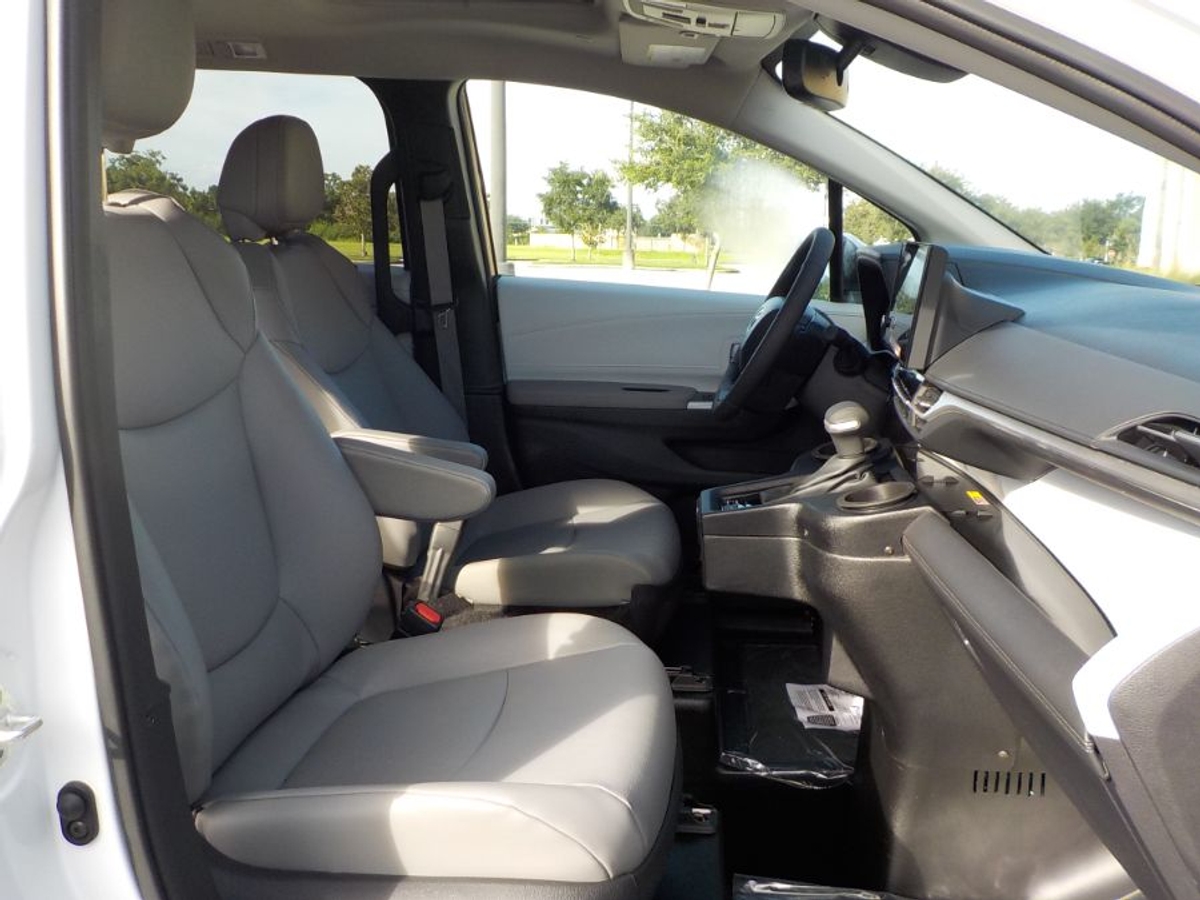 2025 TOYOTA SIENNA - Image 15