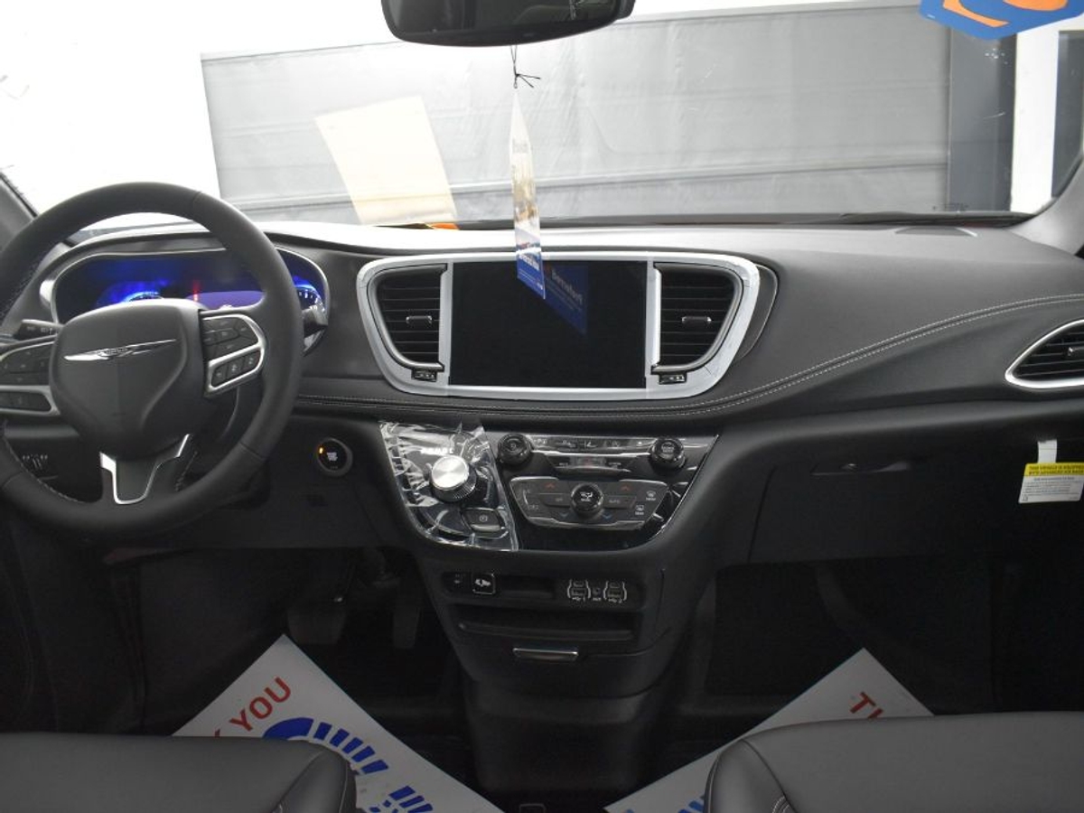 2025 CHRYSLER PACIFICA - Image 13