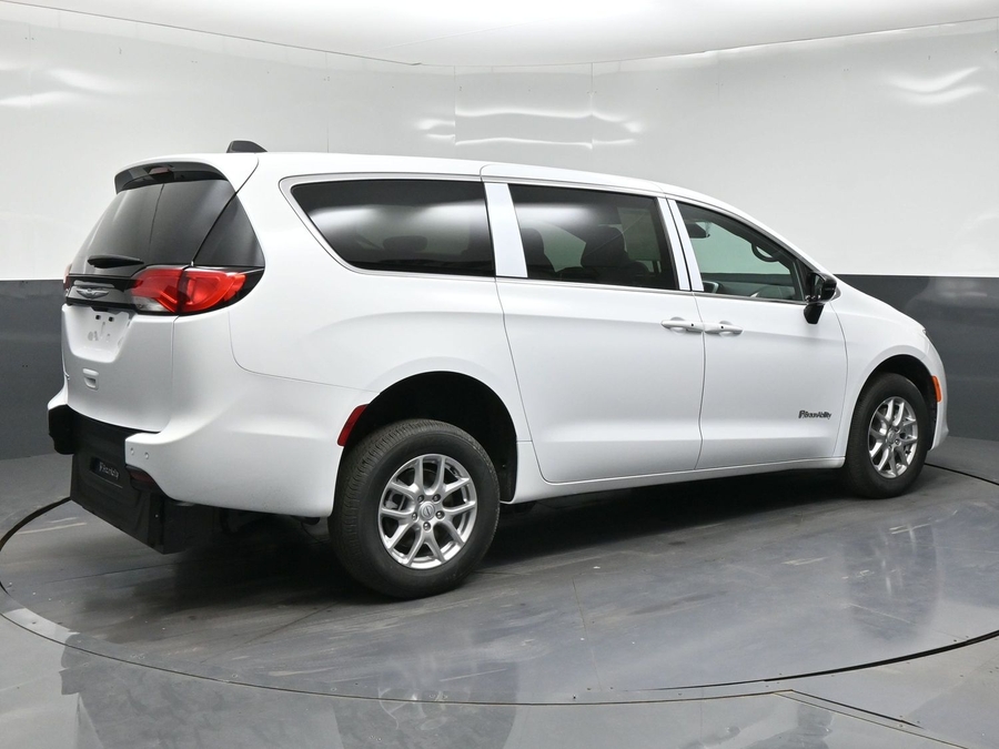 New 2026 Chrysler Voyager LX - BraunAbility Rear Entry Fold Out Manual Ramp