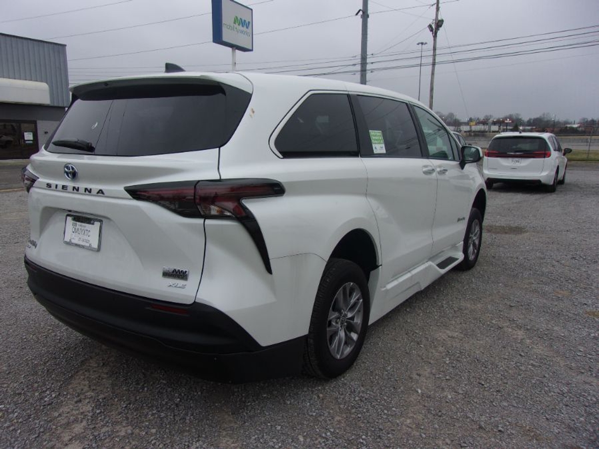 2025 TOYOTA SIENNA - Image 7