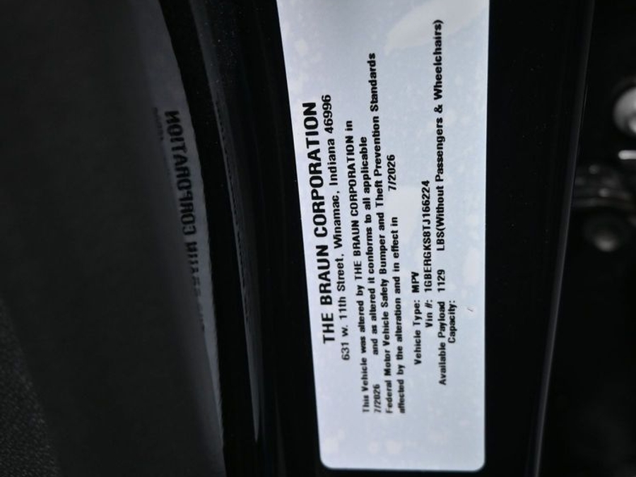 New 2026 Chevrolet Traverse 1LT - BraunAbility Side Entry In Floor Automatic Ramp