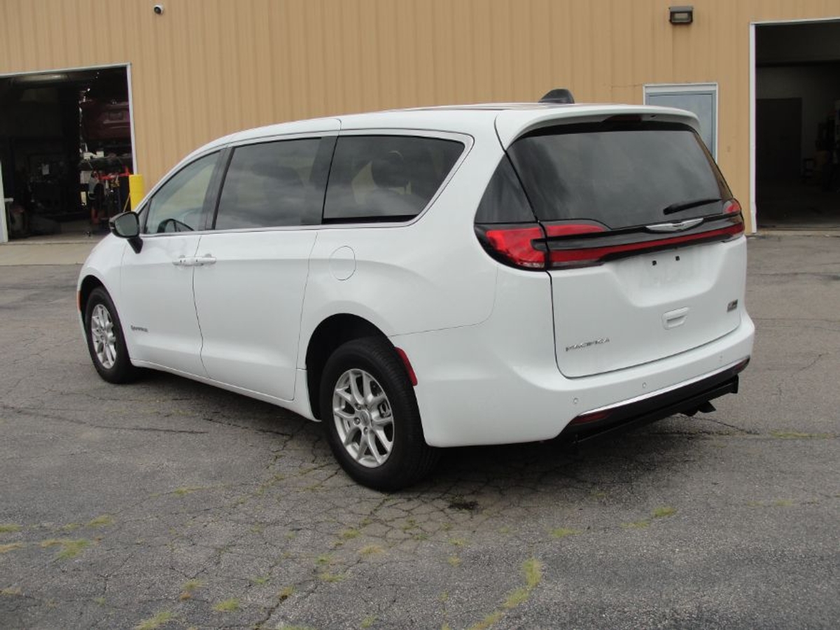2024 CHRYSLER PACIFICA - Image 5