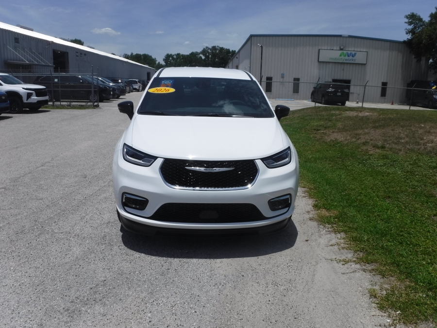 White Chrysler Pacifica image number 16
